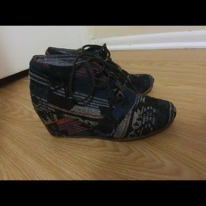 Toms size 7 cloth wedges